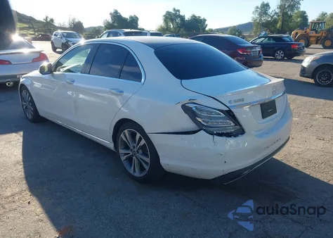 2017 Mercedes-Benz C 300 из США, поврежденный, VIN 55SWF4JB9HU234276